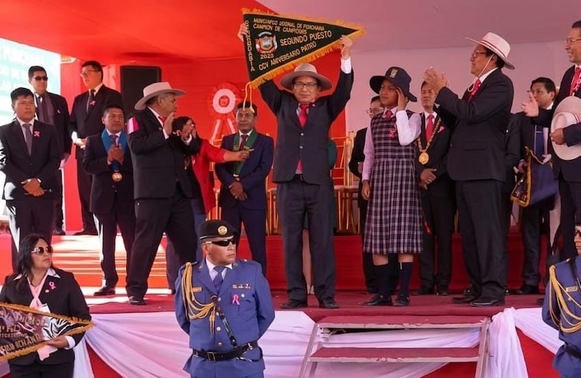 I. E. Gran Libertador Simon Bolívar en el desfile escolar Campeón de Campeones de la Ugel Arequipa Sur. (Foto: Yunsu Pariapaza/@photo.gec)