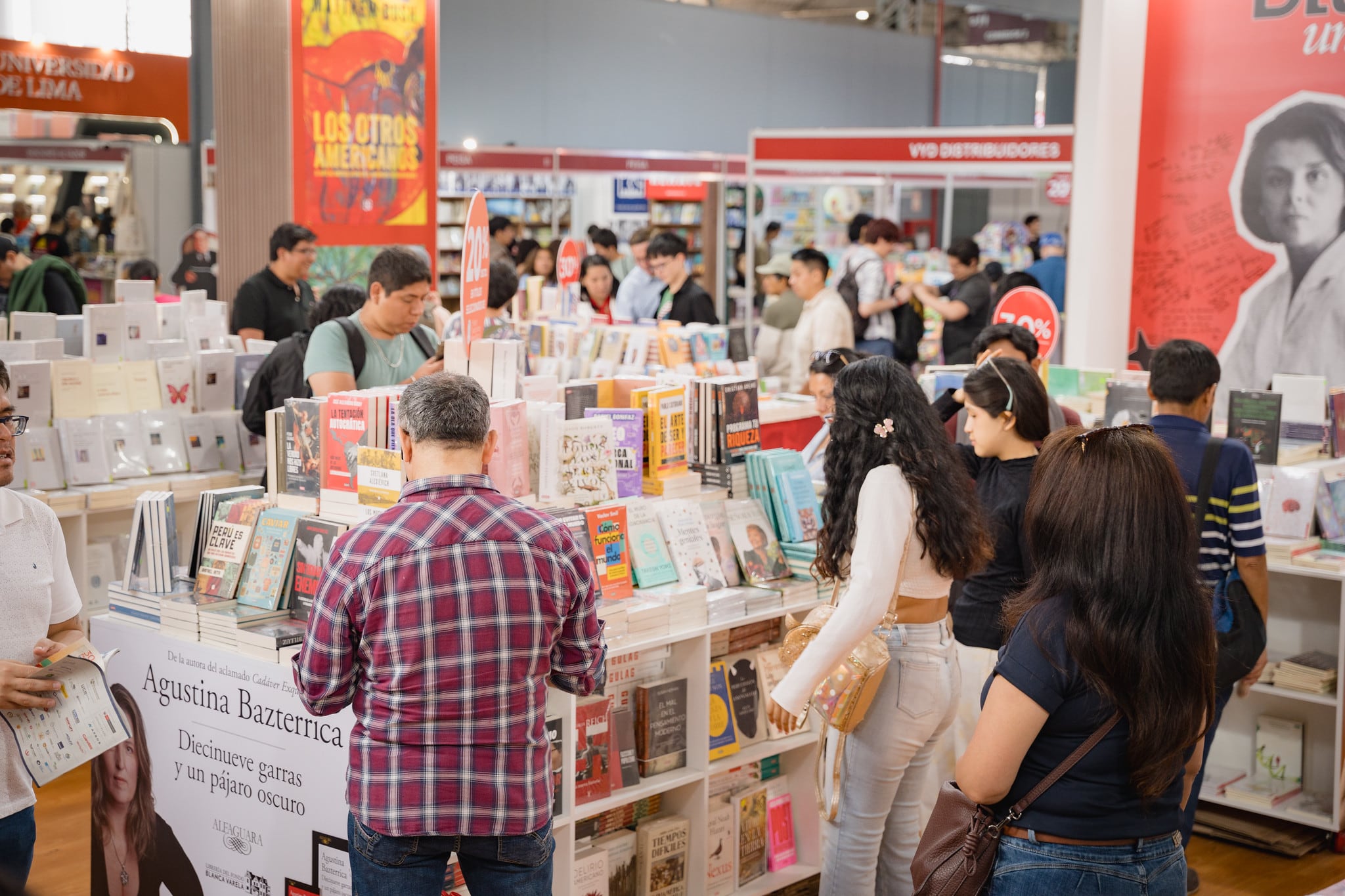 La trigésima edición de la feria cerró su primera experiencia en el Centro de Exposiciones Jockey con más de 600 actividades culturales y una amplia participación de autores nacionales e internacionales.