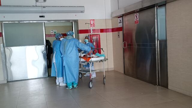 Arequipa: Escolares ingresan de emergencia a hospital por ingerir y oler sustancia extraña (EN VIVO)