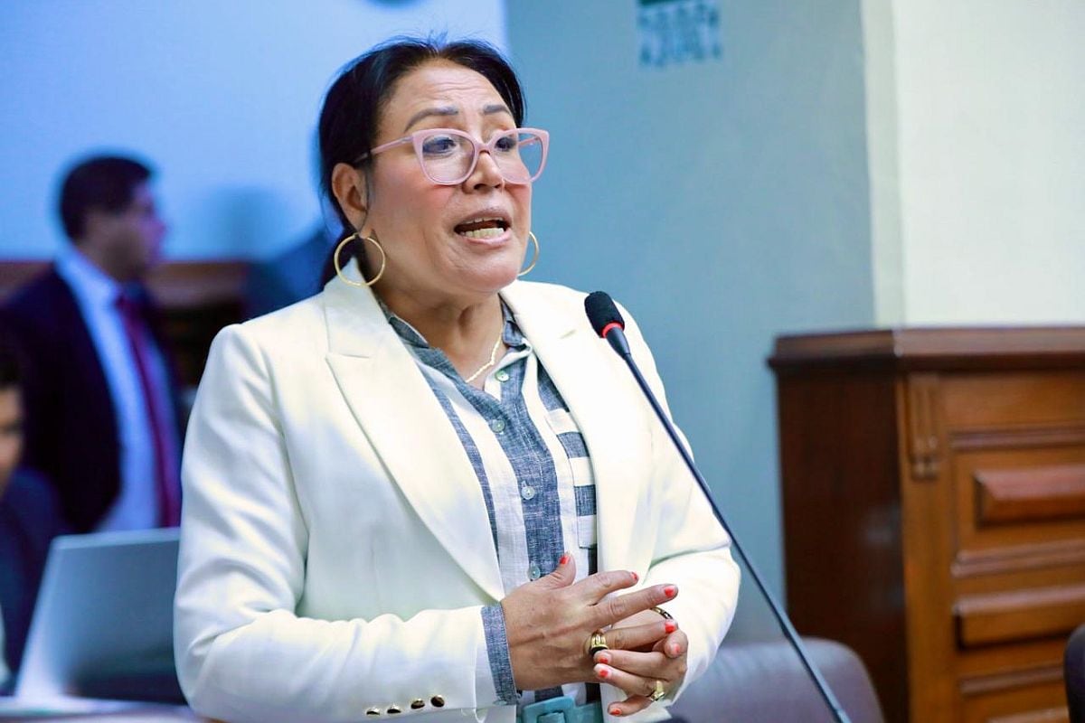 Elizabeth Medina rechaza acusaciones de soborno a favor de Dina Boluarte. (Foto: Congreso)