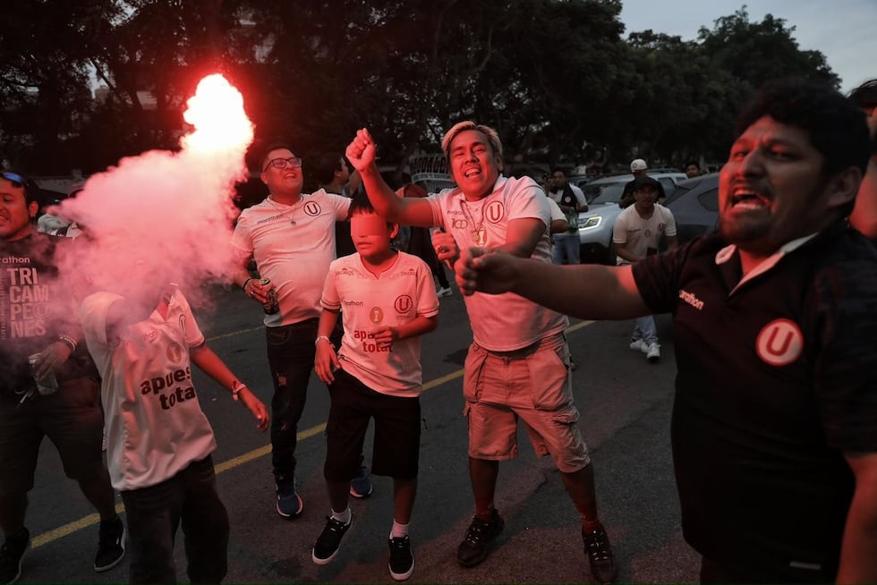 Hinchas cremas comienzan a llegar al estadio Monumental para vivir la tradicional Noche Crema