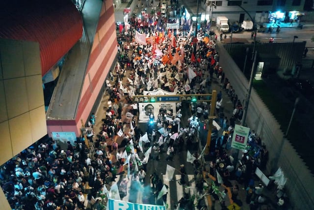 Simpatizantes de partidos llegan a exteriores del Centro de Convenciones por debate presidencial (Foto: Julio Reaño/GEC)