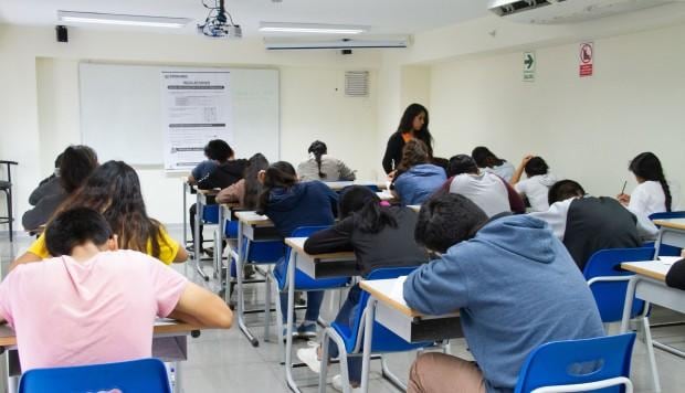 La Beca Permanencia tiene como objetivo otorgar este año 2.675 becas, 64,9% más que en su primer año. (Foto: Andina)