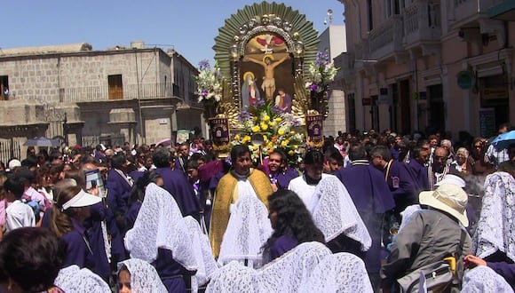 Las procesiones de la imagen del Señor de los Milagros atraen a multitudes en Arequipa. (Foto: GEC)