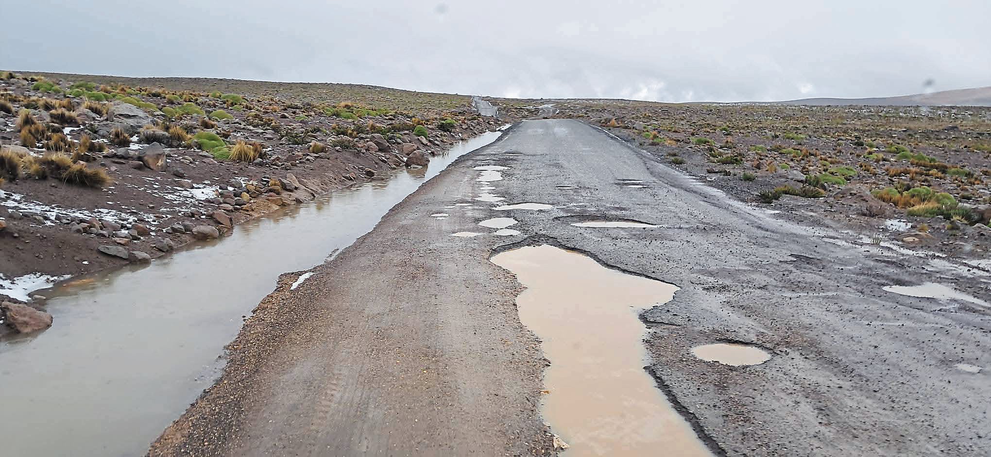 Vía en pésimas condiciones en Condesuyos y La Unión, en Arequipa. Foto: GEC.