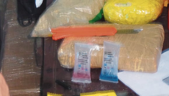 Se encontró 11 paquetes ovoides amorfos precintados con cinta Film, el peso arrojó un total de 20 kilos 991 gramos de marihuana. (Foto: Difusión)