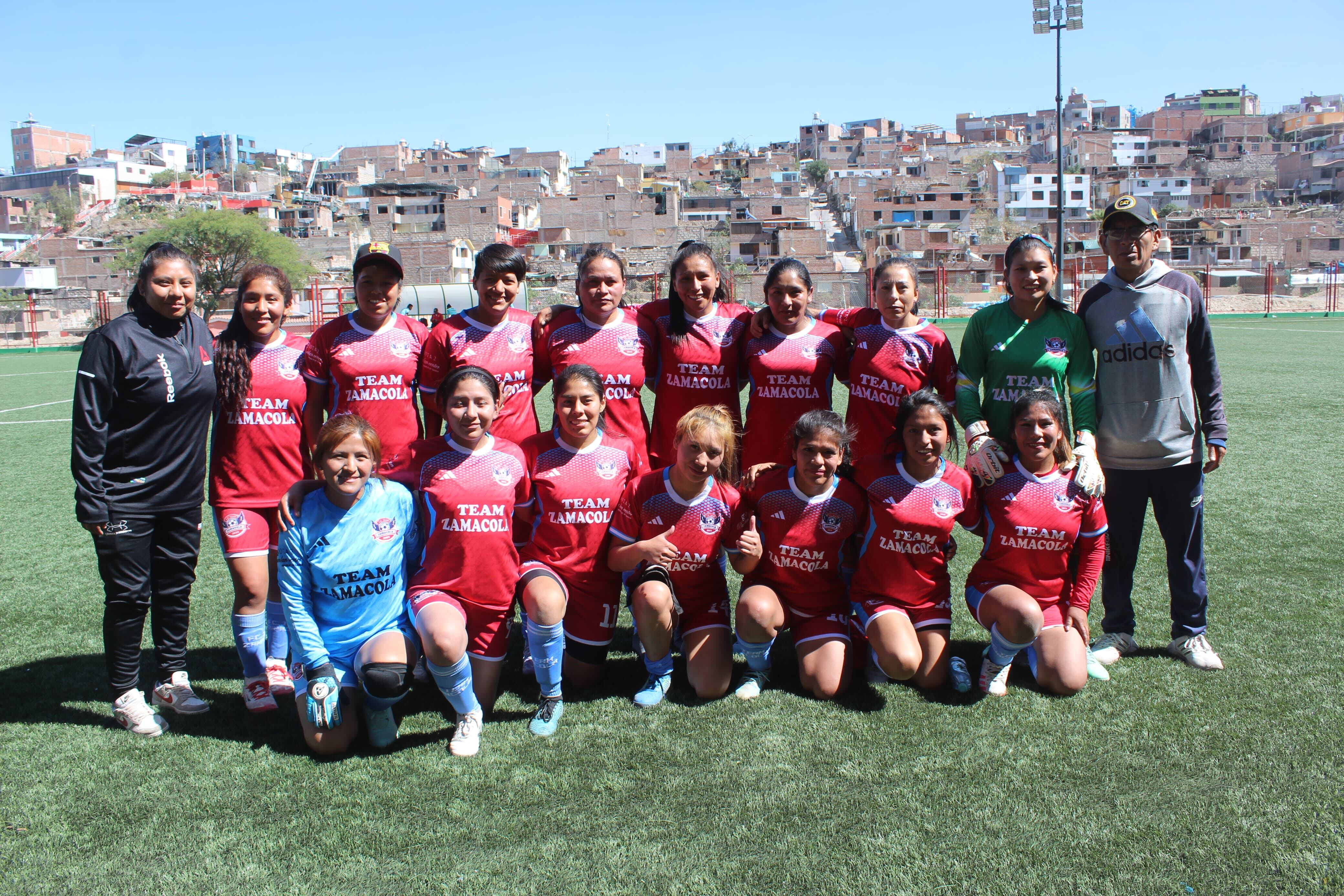 Team Zamácola en fútbol femenino en Cayma. Foto: GEC.