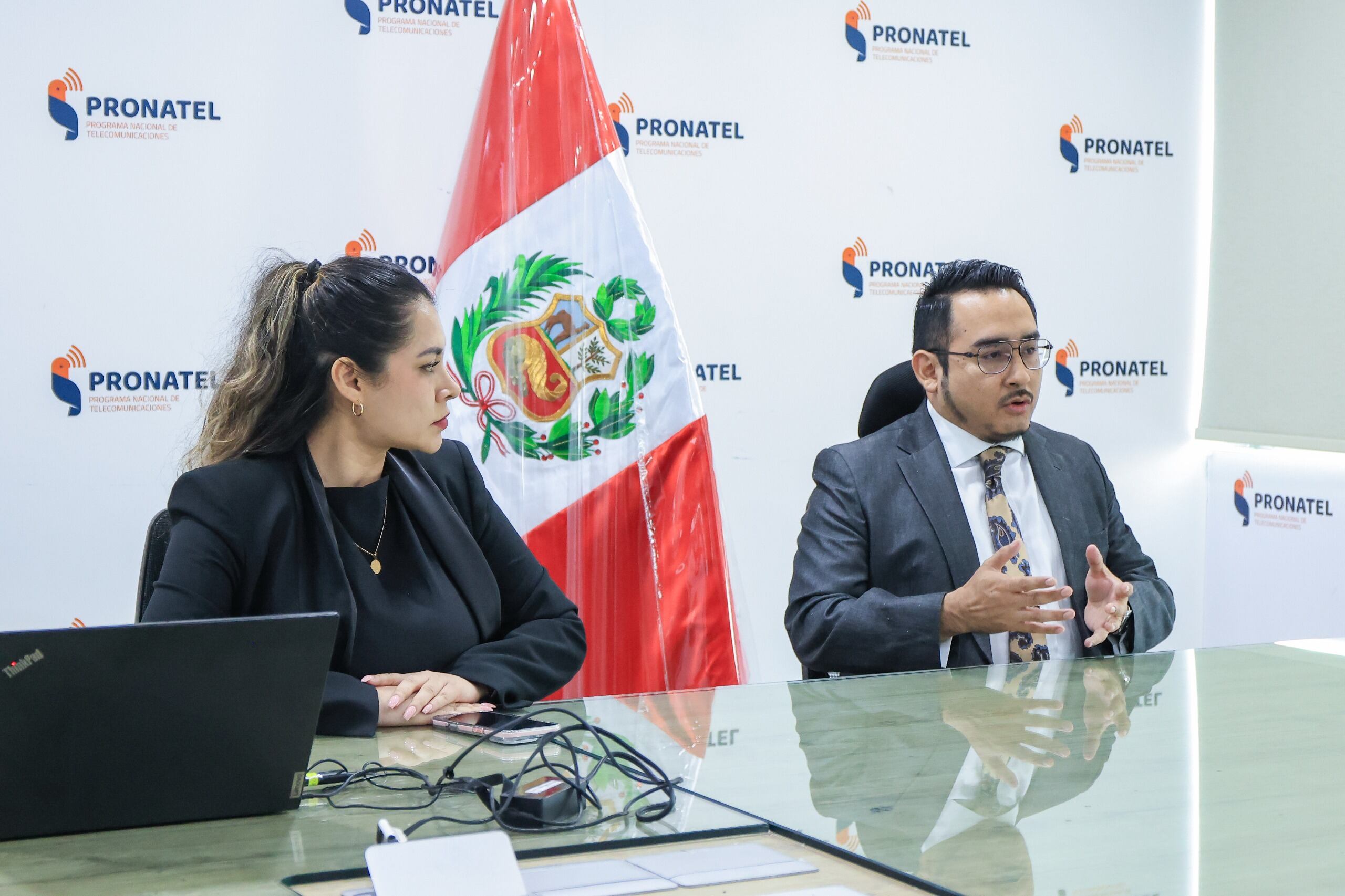 La abogada Alissa Durand, quien fue cuestionada hace dos meses por su contratación en el Pronatel, estuvo presente en una reunión con el presidente José Jerí. (Foto: Cuenta X de Presidencia)