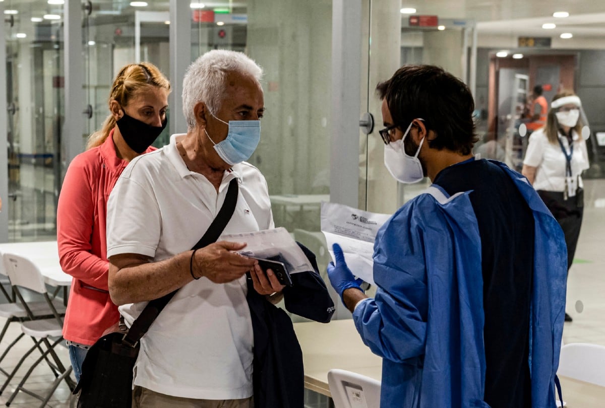 Tras confirmarse dos casos en India, la Organización Mundial de la Salud descartó riesgo elevado de propagación, aunque varios países asiáticos reforzaron controles sanitarios. (Foto: AFP)