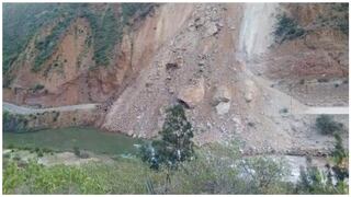 Derrumbe bloquea 200 metros de vía que comunica a Huancayo con  Huancavelica y Ayacucho 