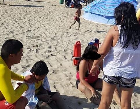 Afortunadamente personal de Salvataje de la Policía Nacional del Perú (PNP) intervinieron a tiempo y le salvaron la vida.