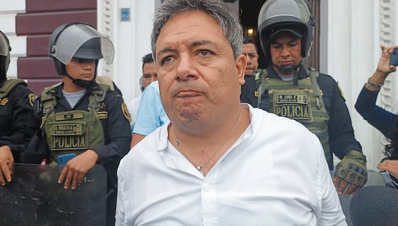 Suspendido alcalde ahora quiere que el presidente del organismo electoral, Jorge Salas Arenas, no participe de audiencia en su contra. “Ya anunció juicio de valor”, dice.