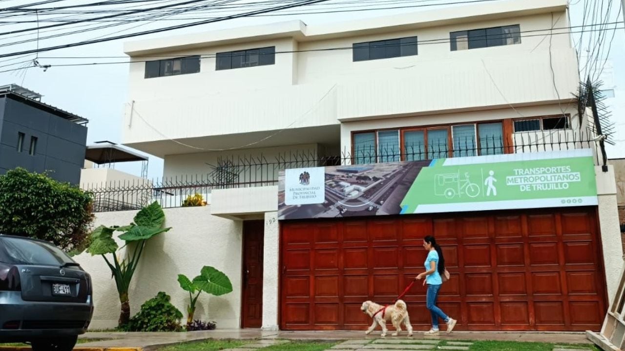 La empresa Kaizen Norte S.A.C. era muy requerida en plena emergencia, pero tenía impedimento de contratar porque su accionista mayoritaria es la cuñada del militante de Alianza para el Progreso David Calderón De Los Ríos, quien se desempeñaba como consejero regional por la provincia de Trujillo desde el 2019.