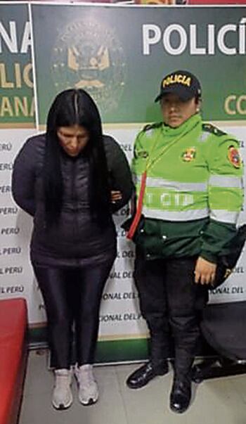 Detienen a mujer por agredir a una policía que indagaba por un celular robado