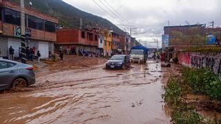 Carretera Central quedó interrumpido producto de huaico en la zona de Ayancocha Huánuco