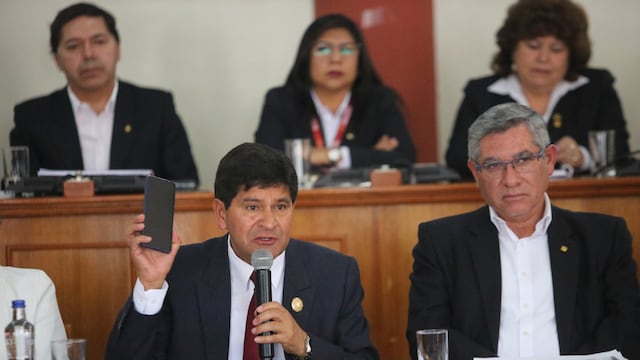Gobernador de Arequipa no da explicaciones sobre contratos a personas allegadas