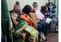 Otra vez, los pacientes en el pasillo del hospital de EsSalud en Huancayo