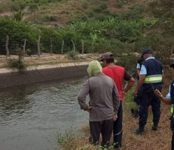 El joven cayó al canal mientras se dirigía a su vivienda.