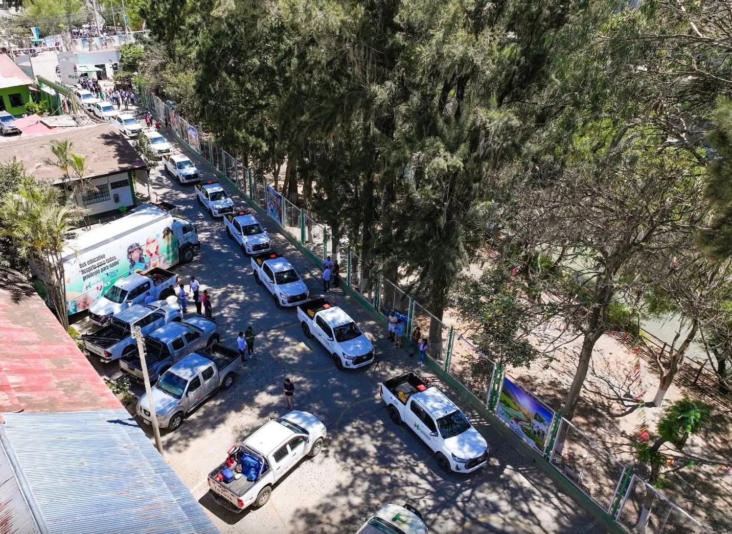 Cruzan los dedos para recibir vehículos