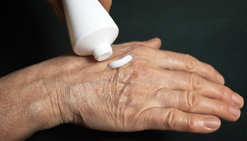 Según el INEN la mayoría de los cánceres a la piel en personas mayores se forman en las partes del cuerpo expuestas al sol. El Ministerio de Salud afirma que cada año en el Perú, se diagnostican 1300 nuevos casos de cáncer de piel tipo melanoma.