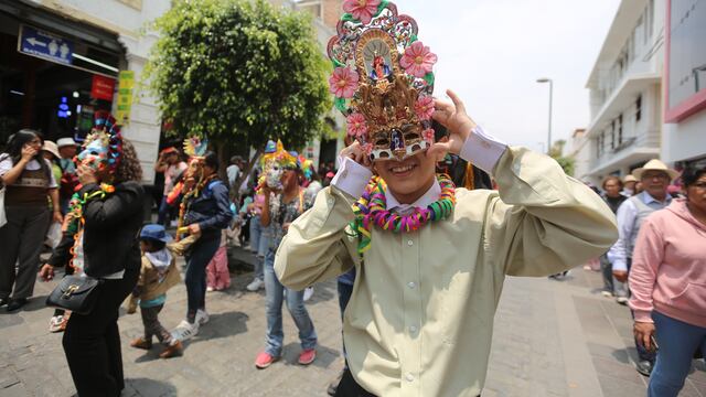 Así se vive el pasacalle del V Concurso de Máscaras del Carnaval 2024 en Arequipa (FOTOS Y VIDEO)