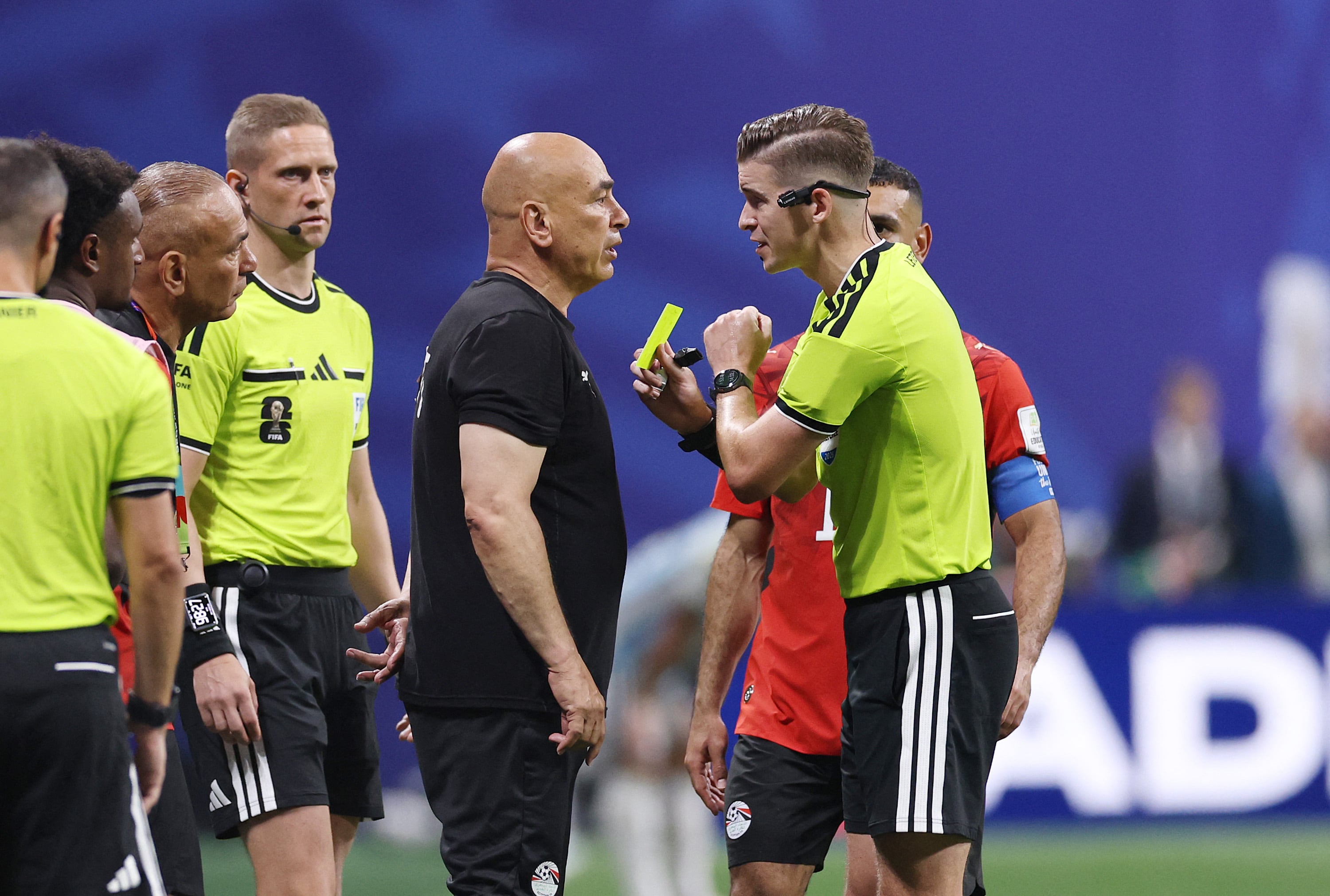 ATLANTA, GEORGIA - JULY 07: Referee Francois Letexier shows a yellow card to Hossam Hassan, Head Coach of Egypt, during the FIFA World Cup 2026 Round of 16 match between Argentina and Egypt at Atlanta Stadium on July 07, 2026 in Atlanta, Georgia. Buda Mendes/Getty Images/AFP (Photo by Buda Mendes / GETTY IMAGES NORTH AMERICA / Getty Images via AFP)