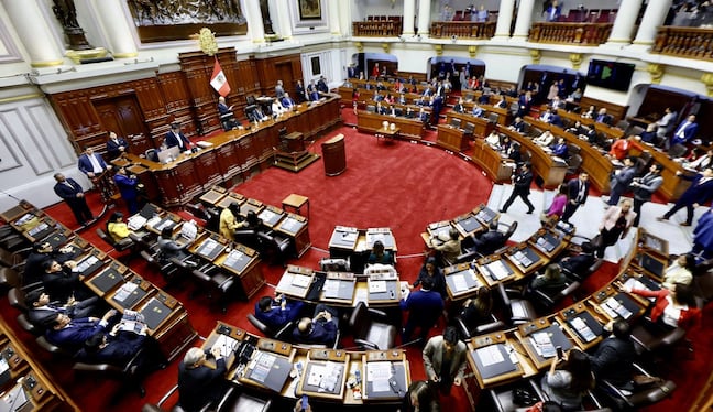 El informe periodístico advierte que la inclusión de familiares respondería a estrategias para completar listas y cumplir requisitos electorales.