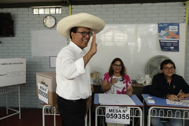 Candidato presidencial Roberto Sánchez votó en San Borja (Fotos: Jesús Saucedo / @photo.gec)