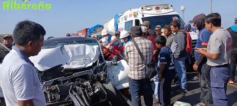 La Libertad: Choque entre automóvil y tráiler deja tres personas heridas