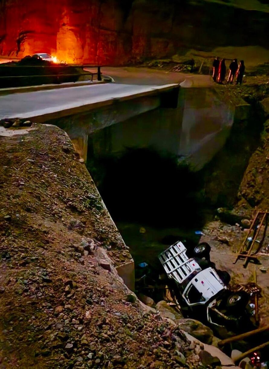 El vehículo se despistó y cayó por una pendiente. (Foto: Difusión)