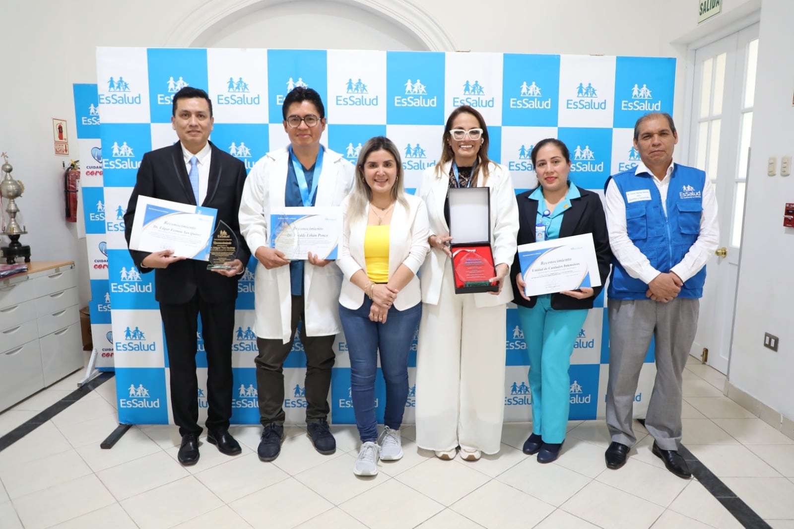 EsSalud premia a equipos y profesionales de la salud por su aporte a la calidad de atención y generación de conocimiento en beneficio de los asegurados.