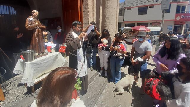 Tacna: Bendicen a mascotas de fieles en parroquia franciscana Espíritu Santo