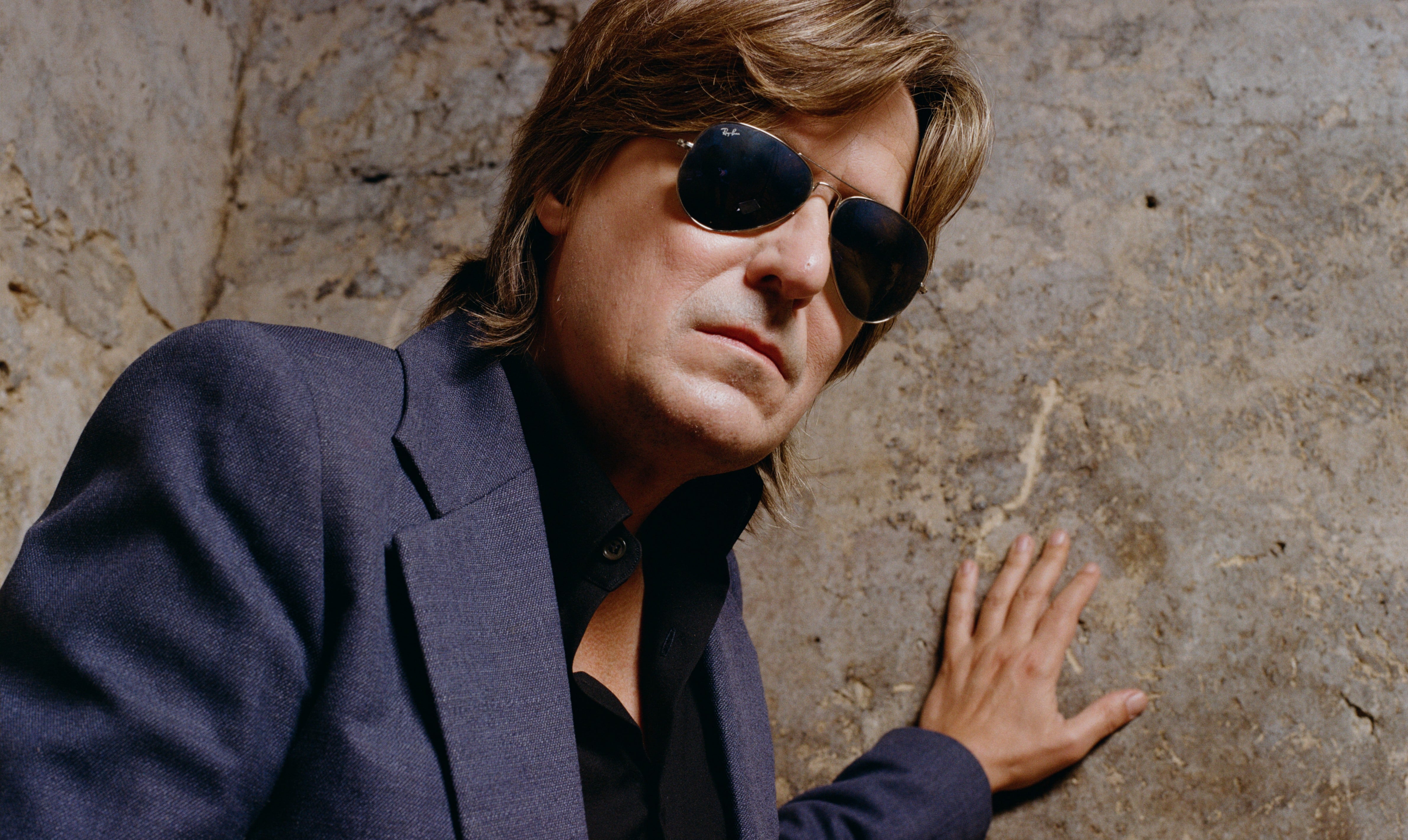 El artista asturiano llega a Lima en su momento de mayor madurez creativa para presentar ‘Vidas semipreciosas’.