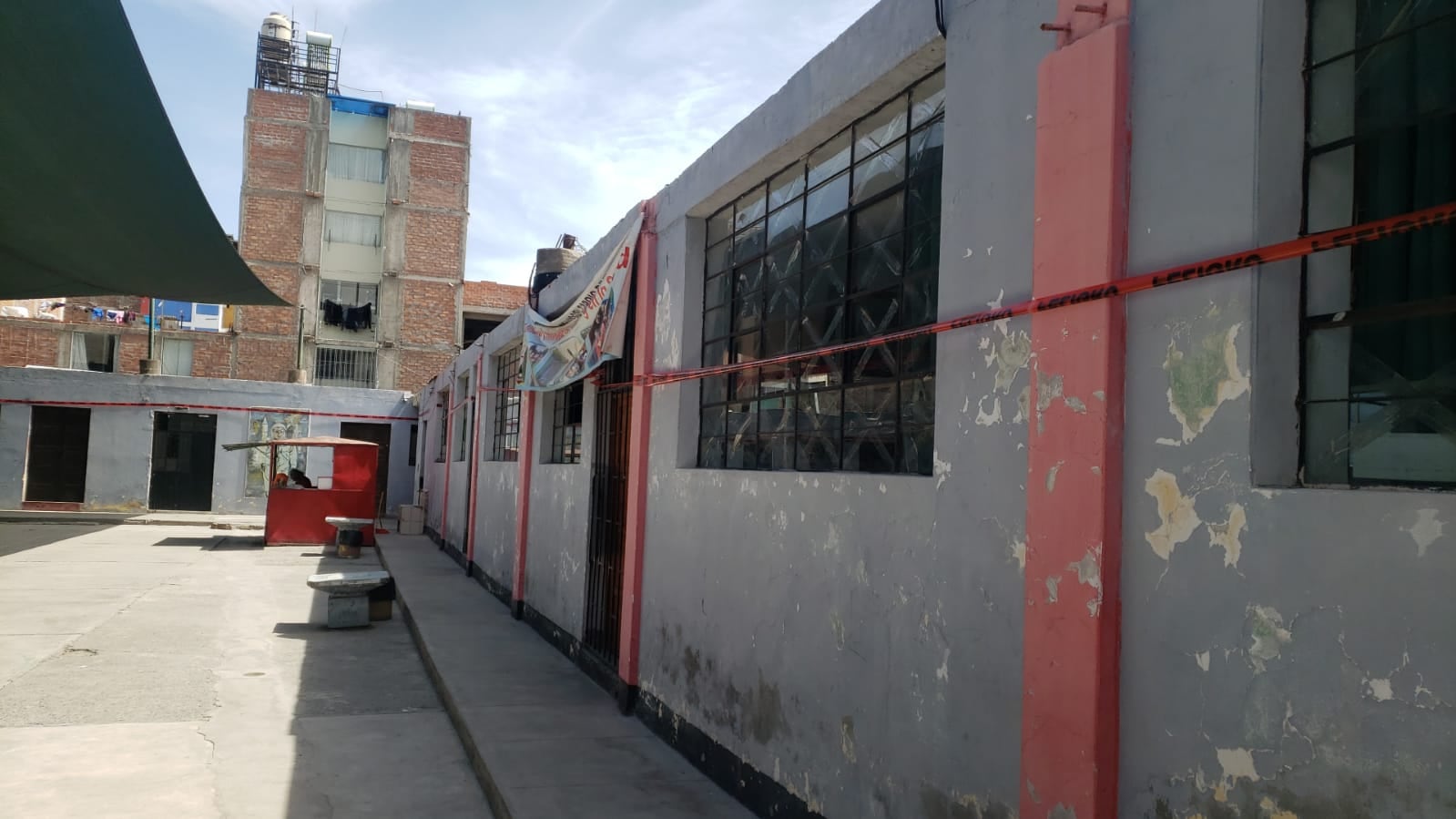 Colegio José Luis Del Carpio Rivera en Paucarpata necesita urgente intervención. Foto: GEC.