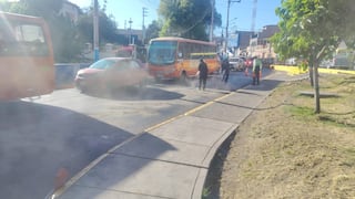 Derrame de líquido en Av. Juan de la Torre pone en riesgo a conductores de Arequipa