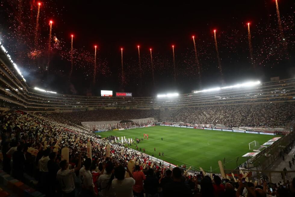 Universitario celebra el tricampeonato