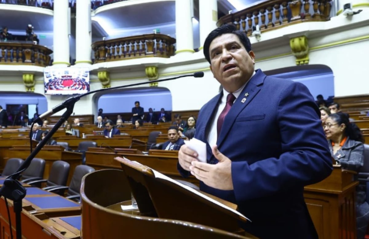 El ministro del Interior afirmó que la empresa estatal atraviesa un proceso de reorganización y no una privatización. Foto: Congreso.