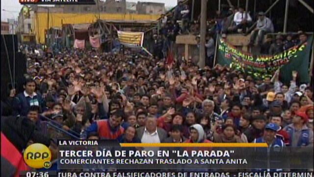 Comerciantes de La Parada levantan paro y se resisten a traslado 