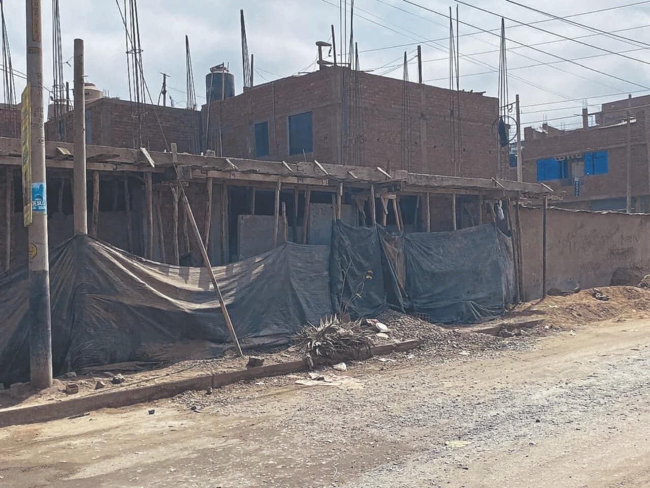 Criminales amenazan de muerte a una familia en Florencia de Mora. Además, en Laredo, detonaron una dinamita en inmueble de unos comerciantes.