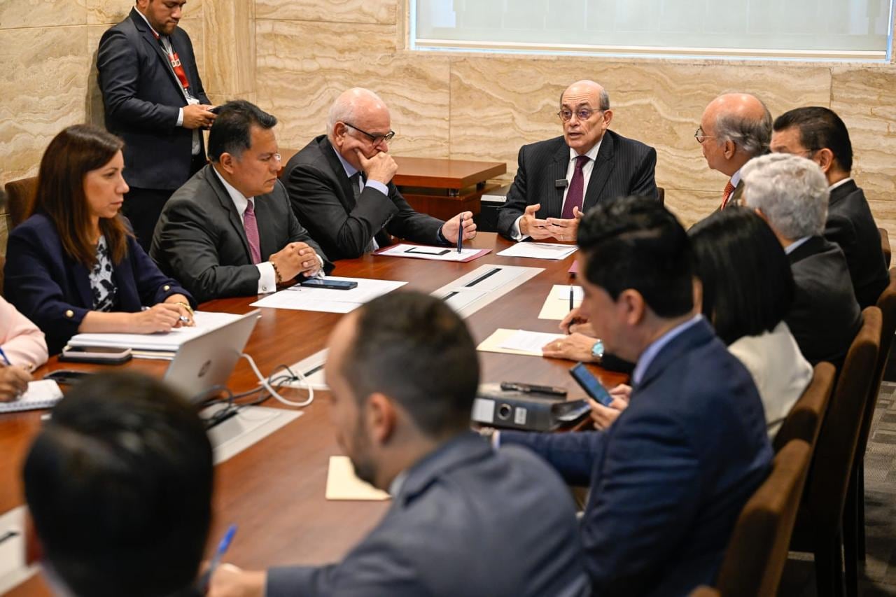 Autoridades diplomáticas evalúan rutas seguras y mantienen contacto con connacionales ante la situación en la zona de conflicto. FOTO: PRESIDENCIA