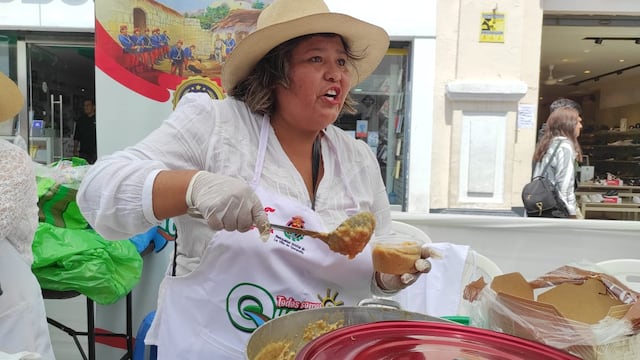 Festival de Postres y Dulces se realiza con éxito en la primera cuadra de la calle Mercaderes de Arequipa (VIDEO)