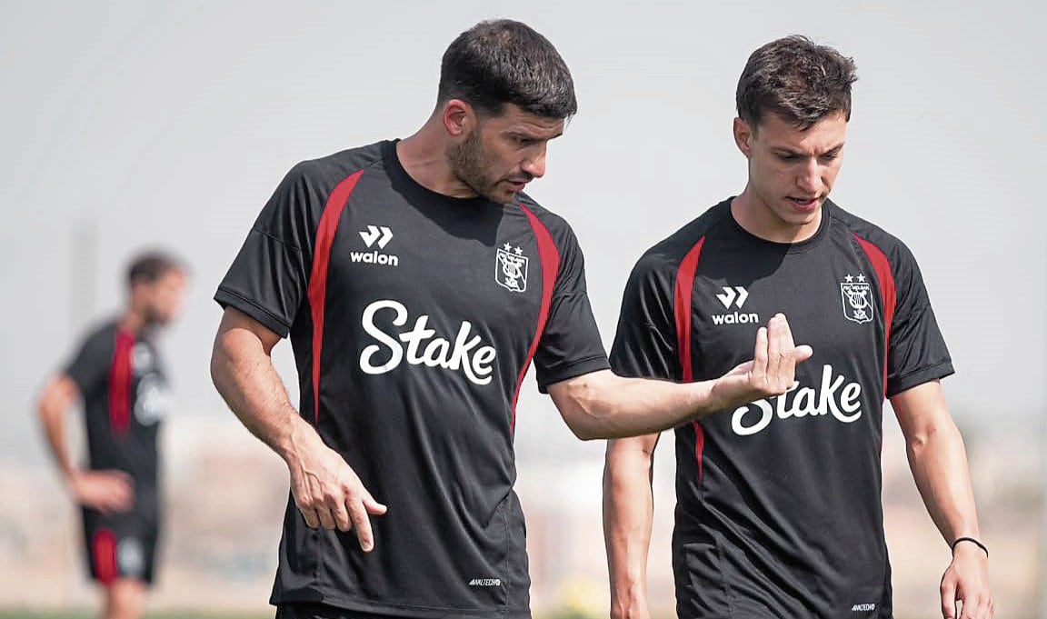 Bernardo Cuesta con Nicolás Quagliata en entrenamientos. Foto: FBC Melgar.