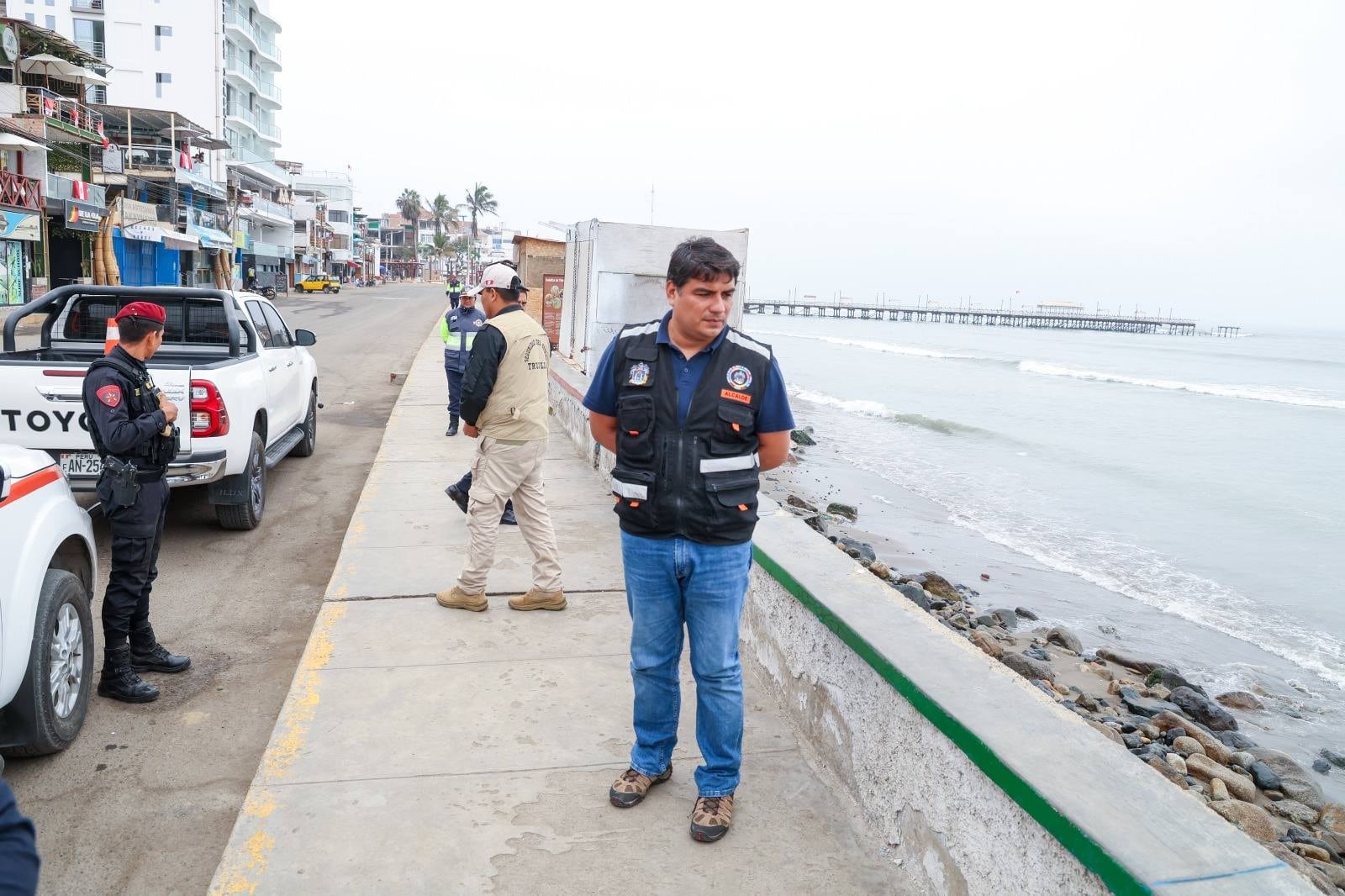 Según el MEF, de los S/ 2,604,261 que tienen para mitigar riesgos ante las lluvias, la gestión del alcalde de Trujillo Mario Reyna solo ha gastado S/ 17,000. Ante ello, los regidores Andrés Sánchez y Luis González plantearon que el burgomaestre y sus técnicos se presenten ante el Concejo para que brinden explicaciones.