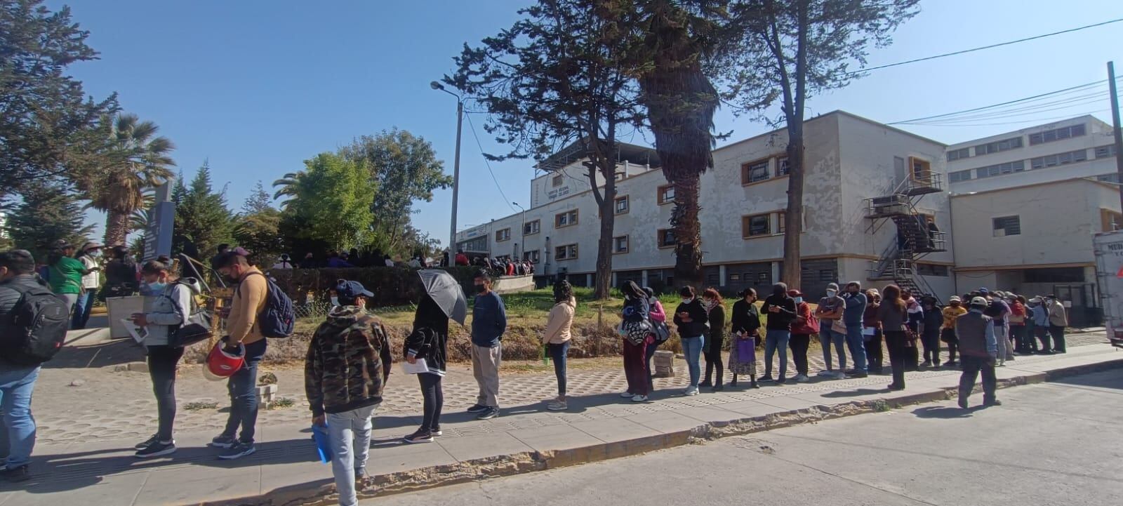 Largas colas para acceder a una cita en el hospital Honorio Delgado de Arequipa. (Foto: GEC)