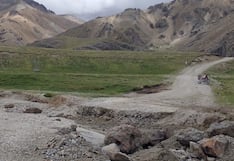 Río arrasa con carretera de Huaynacotas y deja incomunicado con varios sectores