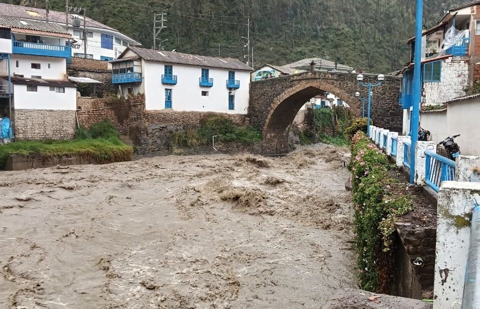 El caudal del río Mapacho aumentó peligrosamente en las últimas horas, ubicándose en el umbral hidrológico rojo, hay varios centros poblados en riesgo.