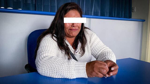 Captan a mujer haciendo trampa en examen para licencia de conducir en Arequipa