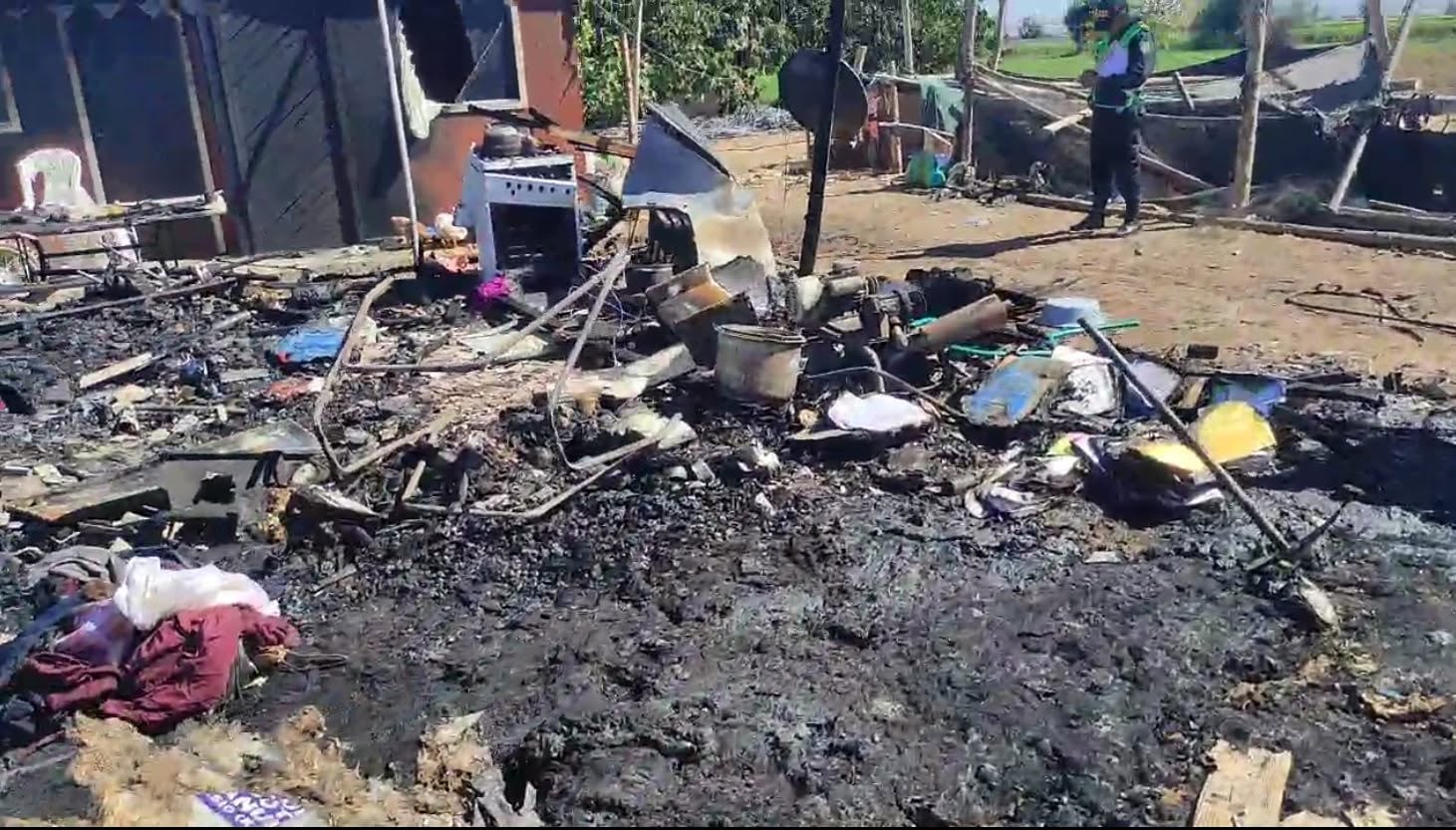 Incendio en Majes destruye vivienda de familia. Foto: Voces de Majes.