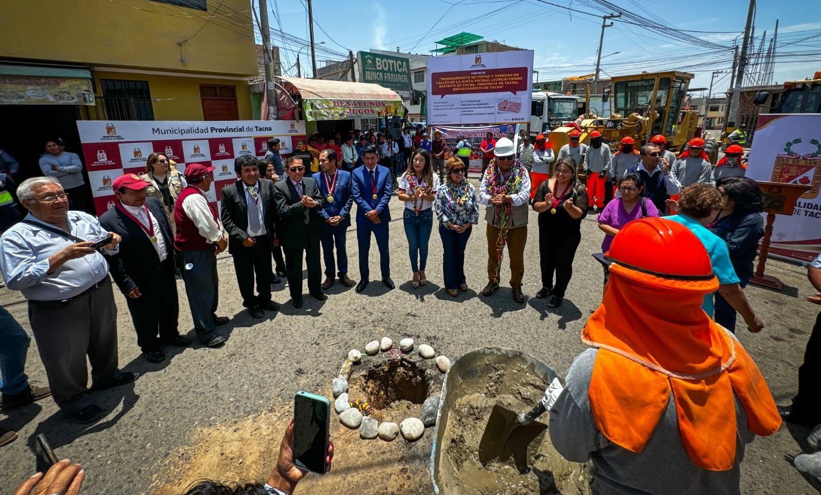 Con la colocación de la primera piedra se simbolizó el inicio de la obra. (Foto: Difusión)