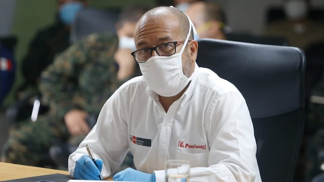 Víctor Zamora: 76 profesionales de salud contagiados del coronavirus fueron trasladados con puente aéreo 
